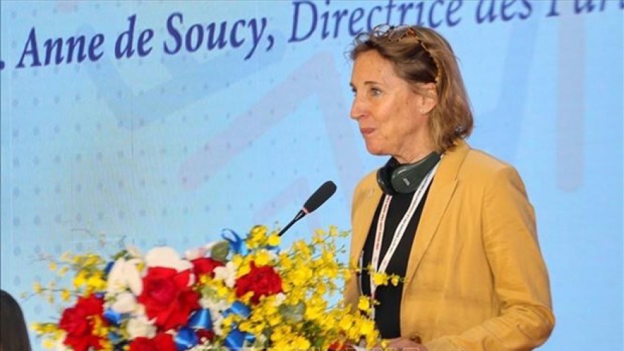 Vietnamese, French localities step up cooperation